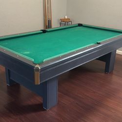 POOL TABLE 