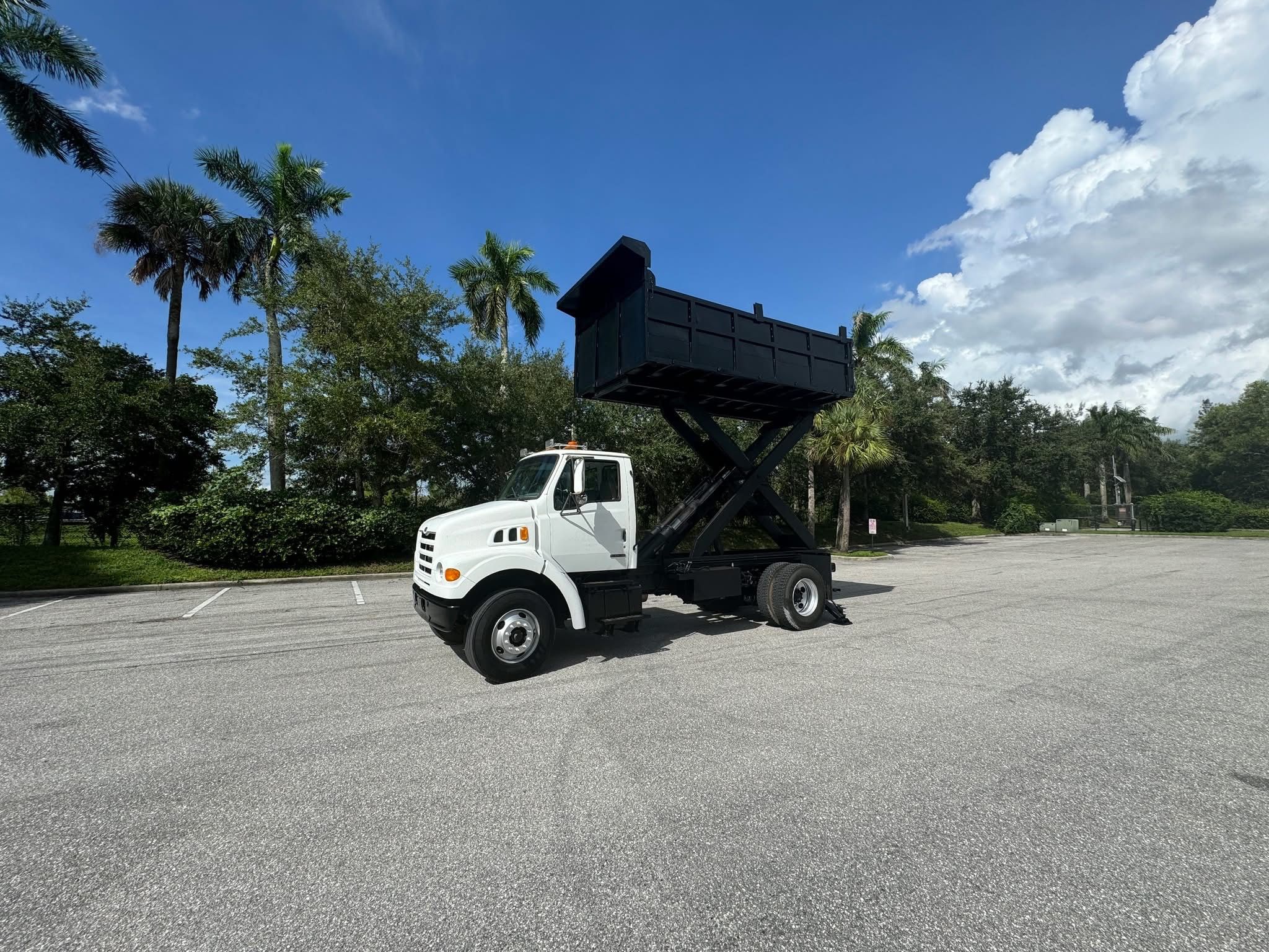 I’m Selling out this 2000 Sterling Acterra Roofer Dump Truck $20,995