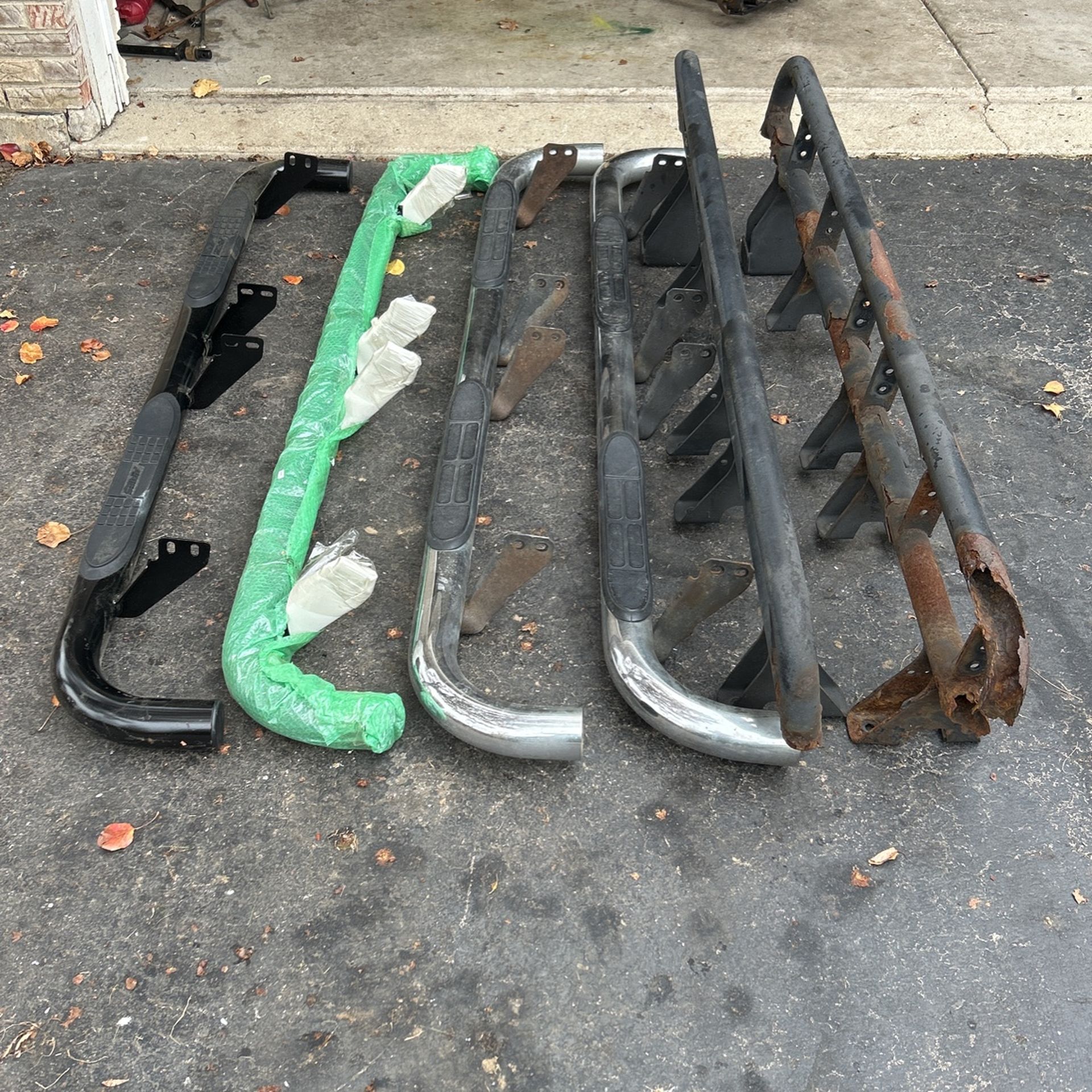 Hummer H2 Running Boards and Mounts