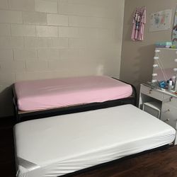 Twin Beds 