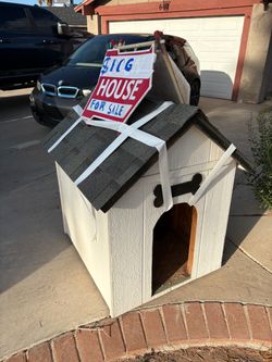Outdoor Dog House with Shingled Roof