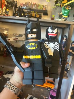 Oversized Batman and Venom Minifigures Set
