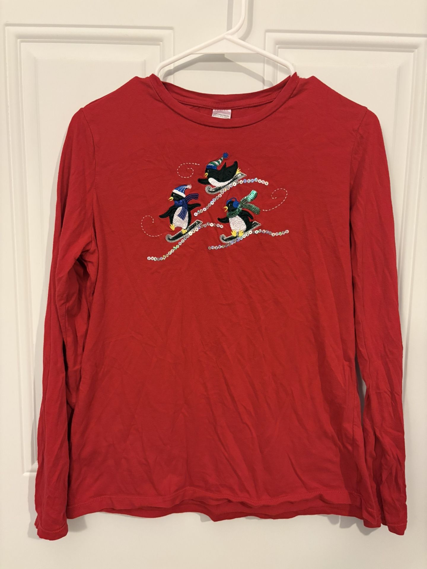 Red Women’s Medium Long Sleeve Penguins Sledding Snow Shirt 100% Cotton