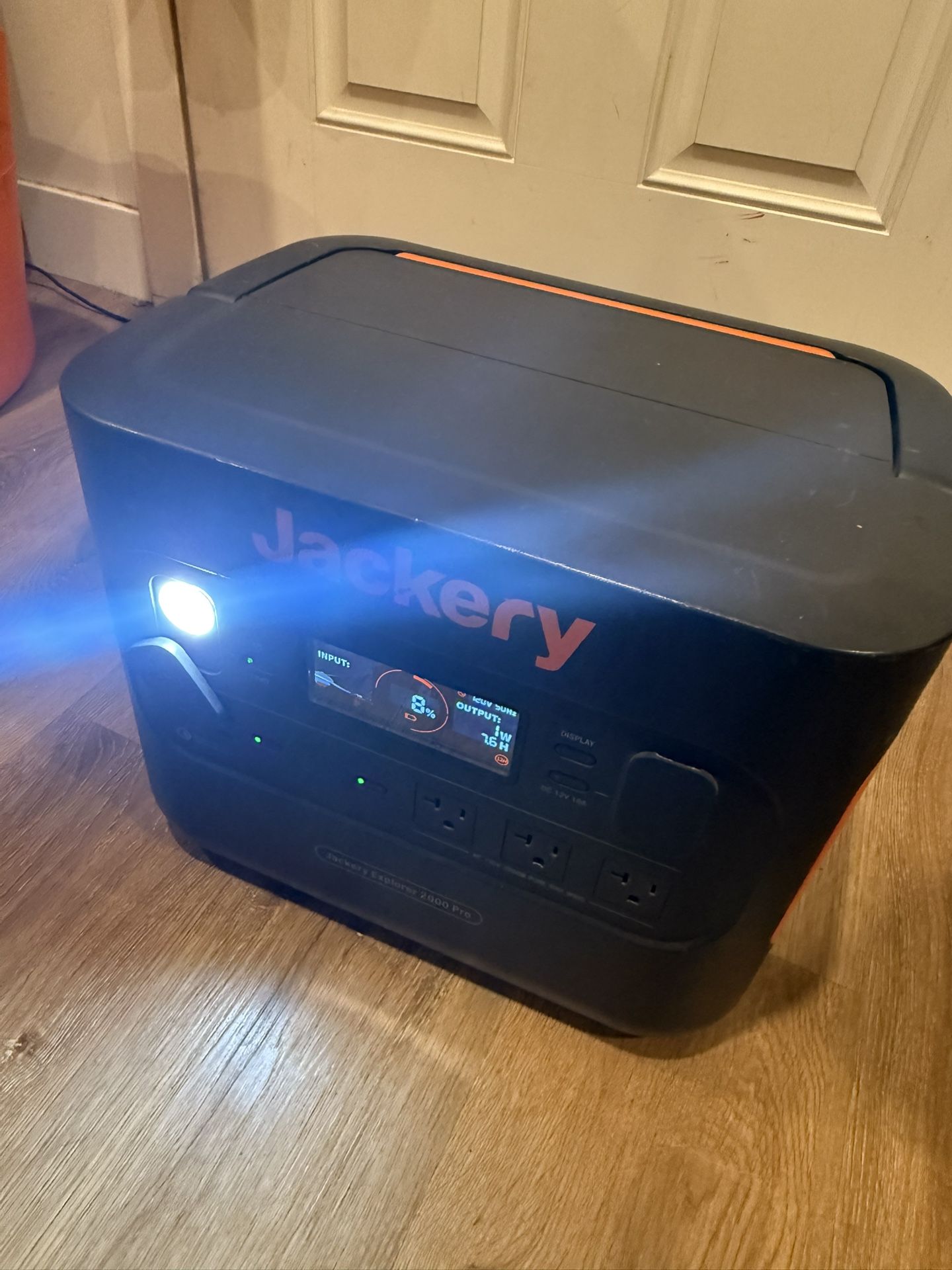 Jackery 2000 Pro Portable Solar Power Station Cracked Screen