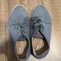 Men’s Tom’s Size 10 