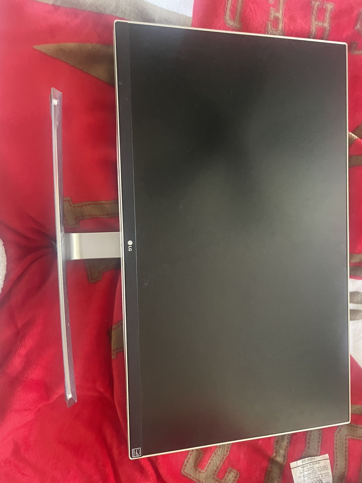 Lg 27” Monitor 4k UHD