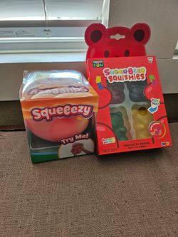 Squeeeze peach and squeeze gummy bear