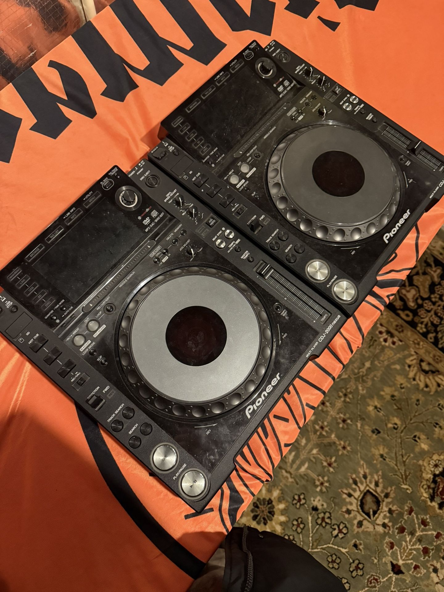 2 CDJ NEXUS 2000 (Case included)