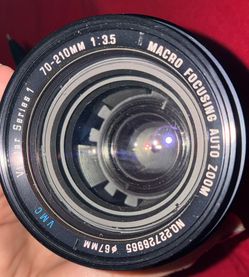 Vivitar Series 1 70-210mm f/3.5 VMC Macro Focusing Auto Zoom lens. 