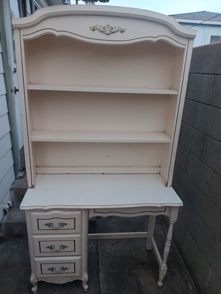 Desk With Hutch