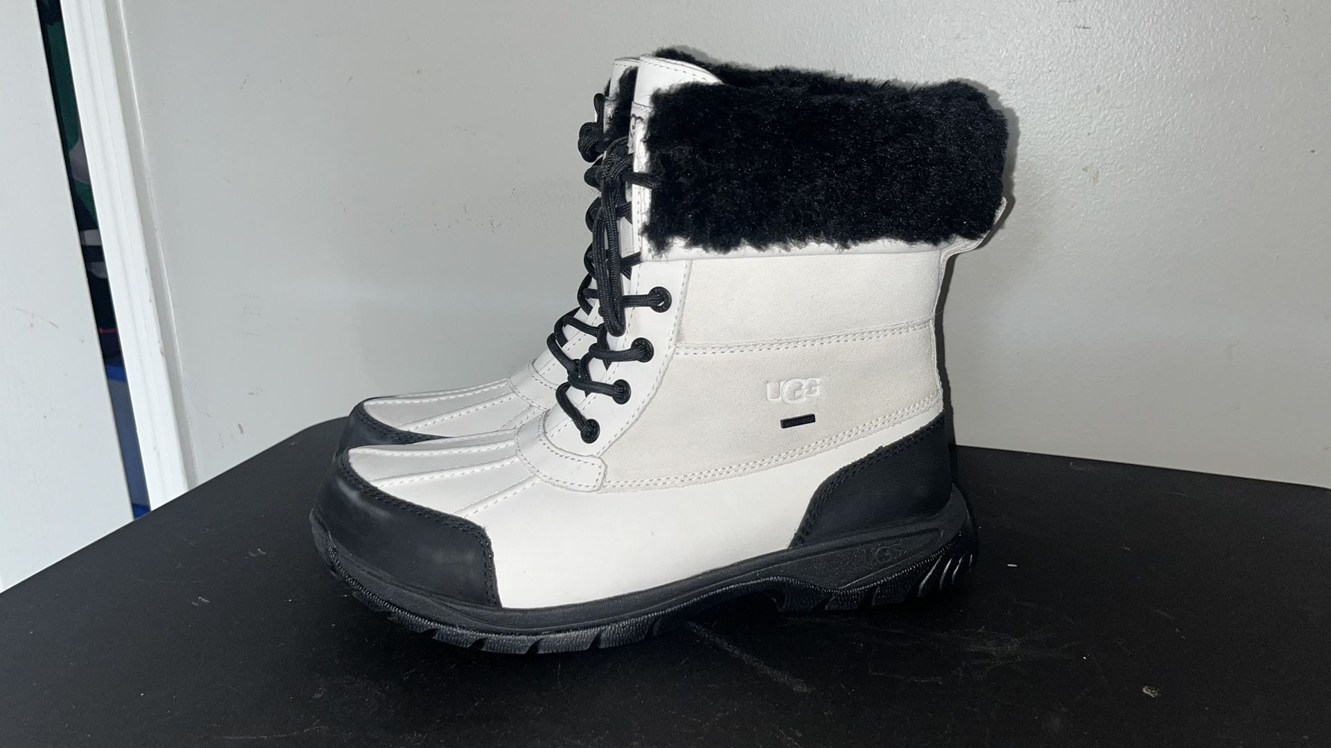 UGG Butte Boots White Black Sherpa Fur Lined Vibram Winter Waterproof Men sz 9.5