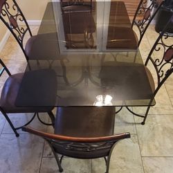 Glasstop Kitchen Table w/chairs
