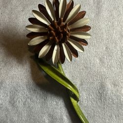 Vintage 60s era flower Metal  brooch