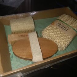 Bath Accessories For A Woman