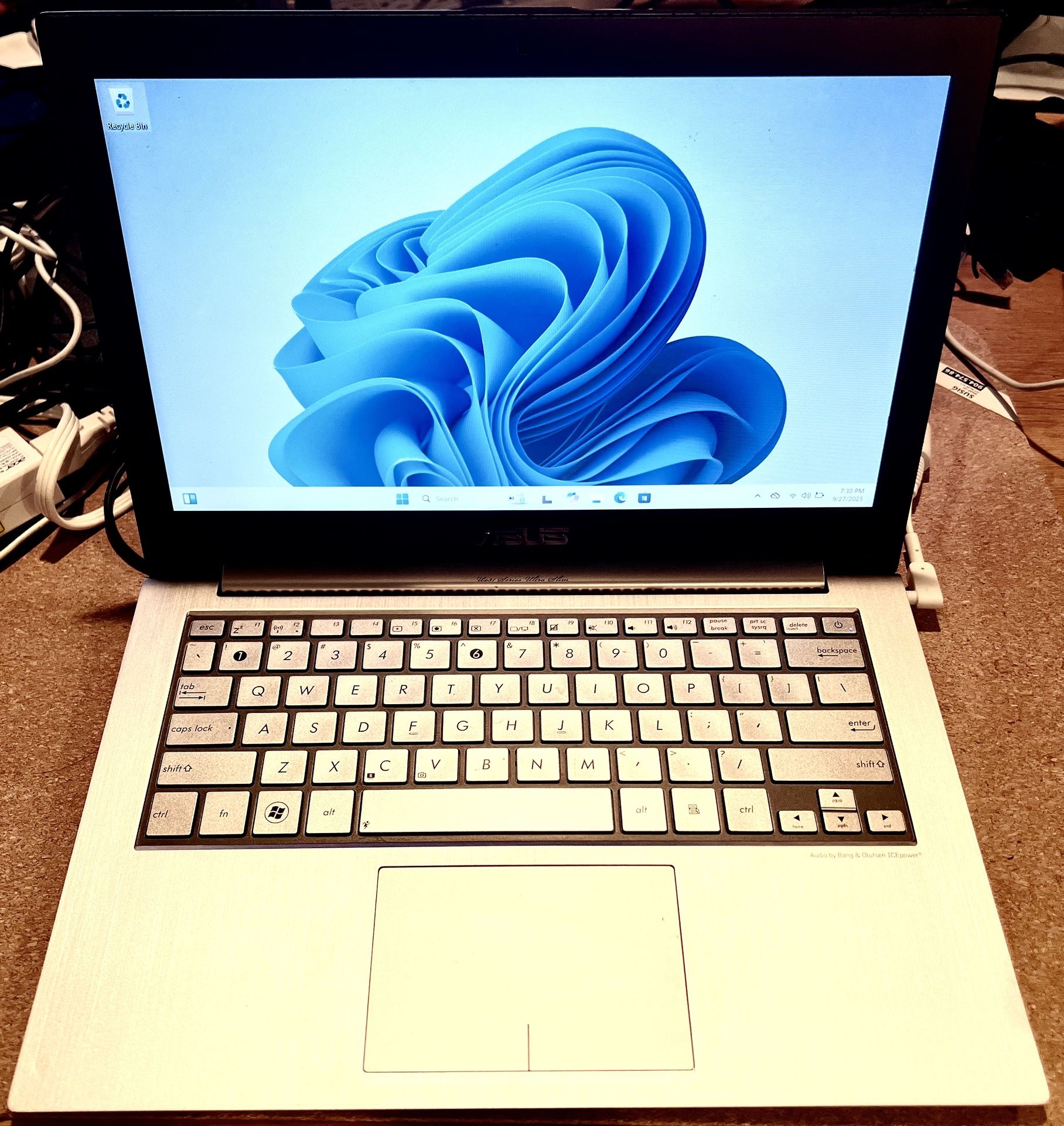 ASUS ZenBook UX31E Ultra Slim 13.3” i5-2557M 1.7GHz 4GB 128GB SSD Win11Pro Office21