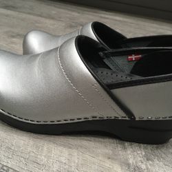 Sanita Danish Clogs, Size38,  US Size7.5. Shoes Are In excellent condition, New . 