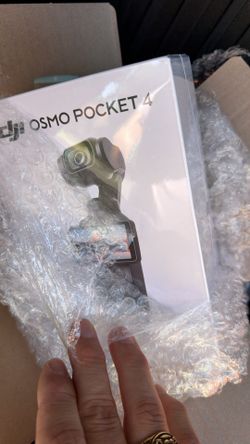 DJI Osmo Pocket 4 combo