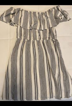 Forever 21 Women’s Size M Off The Shoulder White/Black Striped Mini Dress Pocket