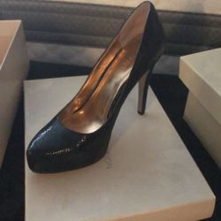 Black pumps