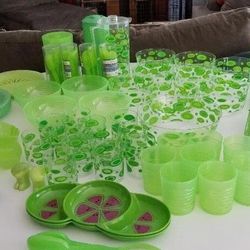 Summer Outdoor Plastic Tableware - Includes Huge Storage Bin 