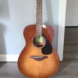 Yamaha FS800 Acoustic Guitar + D’Addario Tuner – Excellent Condition!