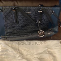 Like New Coach And Michael Kors Hand Bags