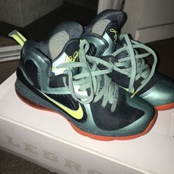 NIKE LEBRON 9 CANON SIZE 10.5