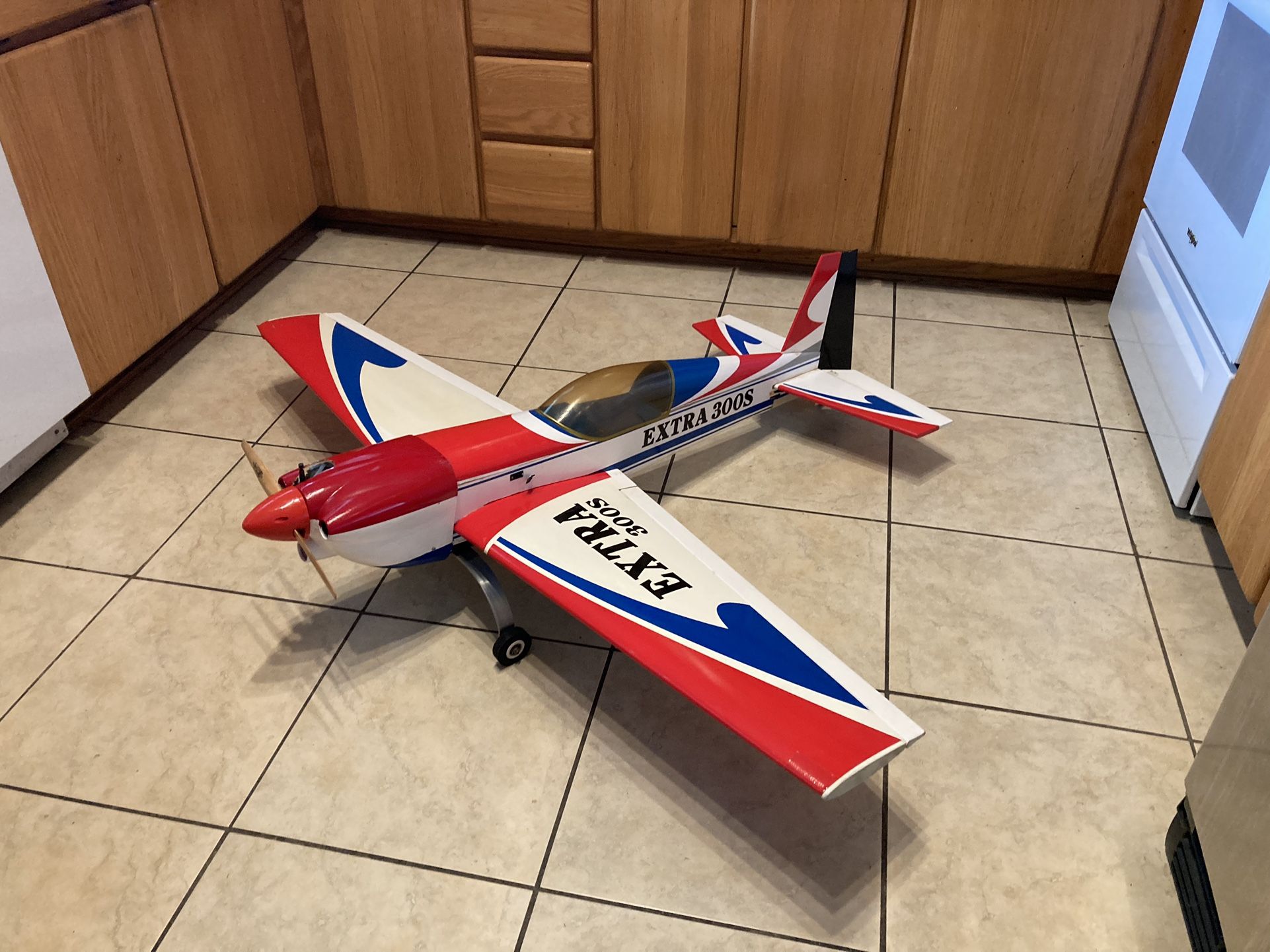 Hobbico Extra 300s .60 Size Rc Airplane
