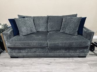 Complete Living Room Set – 2 Sofas, 2 Lamps & 2 Side Tables 