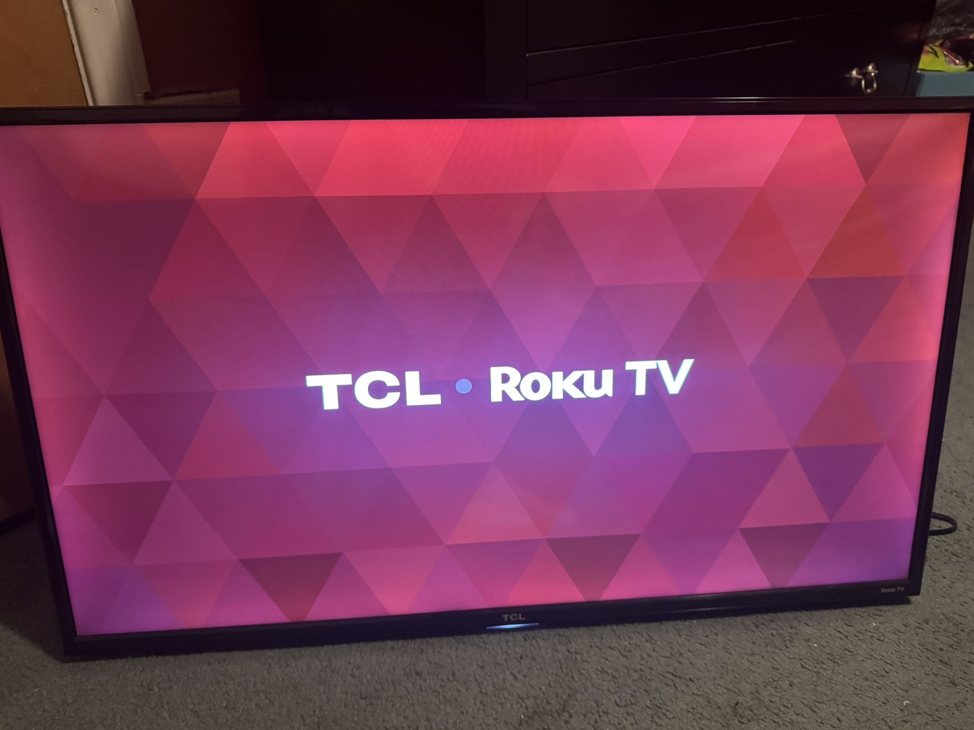 40’ TCL Roku TV