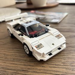 LEGO Speed Champions Lamborghini - Collectible Building Set with Racing Driver Minifigure