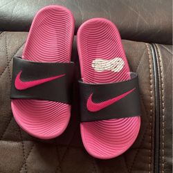 Girl Nike Slides Size 2