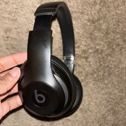 Black Bluetooth Beats