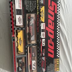 Snap-On Tools Electric Train set 1998 - Slightly Damaged box, Brand New