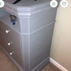 Dresser And 2 Side Stands 