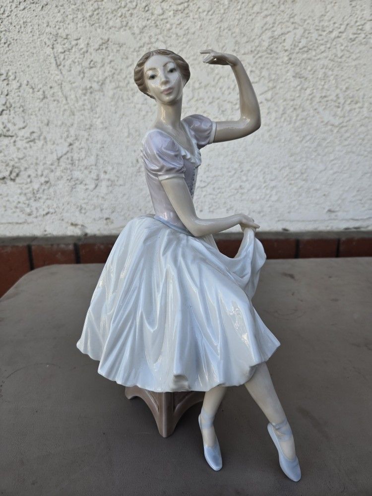 Lladro Figurine