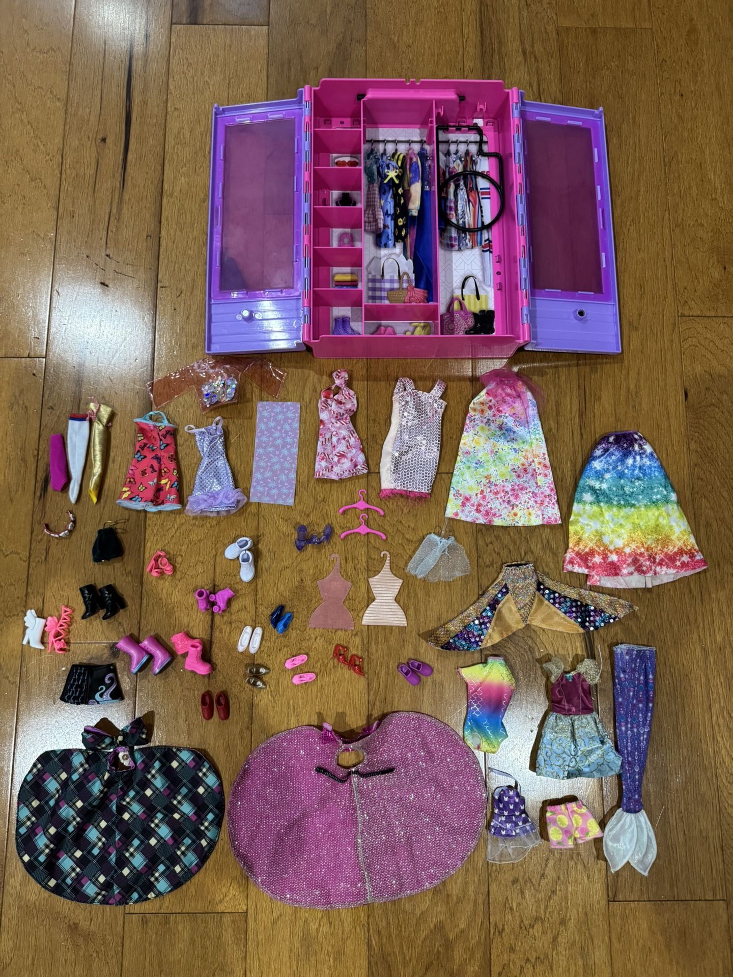 Barbie Accessories Lot clothes, shoes Approx 55 - 60 pieces and case In good condition Please see all the pictures for details, I will ship everyth