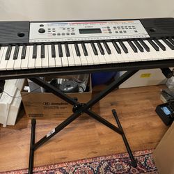 YAMAHA YPT260 61-Key Portable Keyboard with Power Adapter