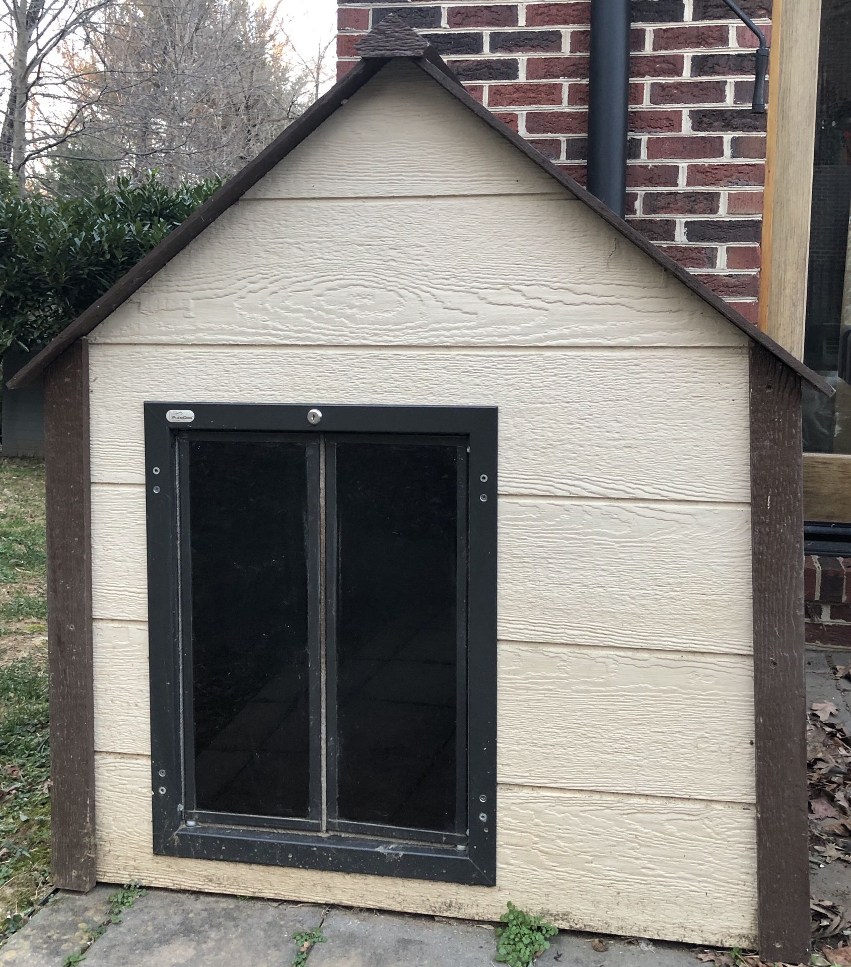 Large dog house, insulated