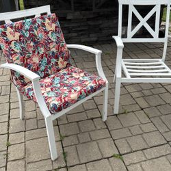 Four beautiful chairs with cushion