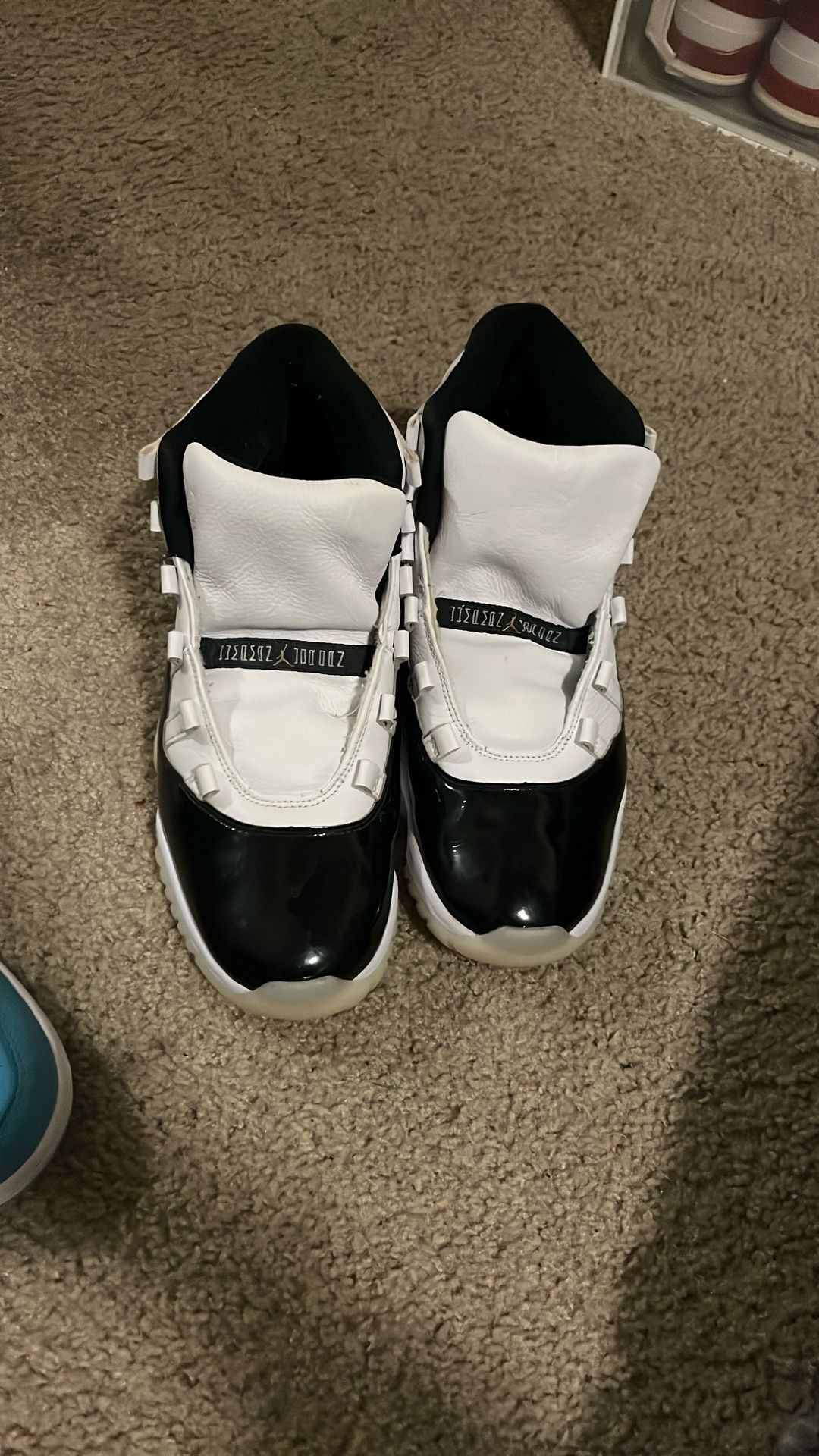Jordan 11 “gratitude”  No Laces
