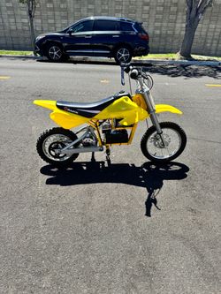 Razor MX650 Electric Dirt Bike – 3 Brand New Batteries + Display + Key Ignition