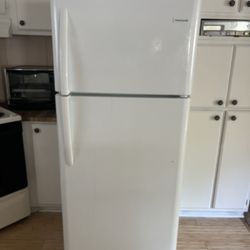 BRAND NEW Frigidaire Refrigerator 