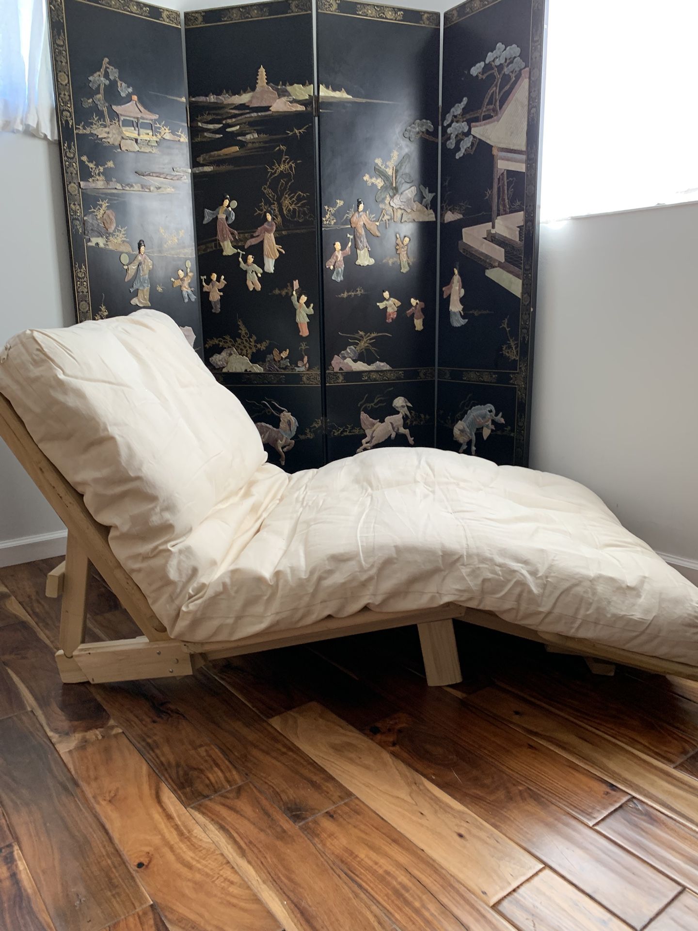 FUTON