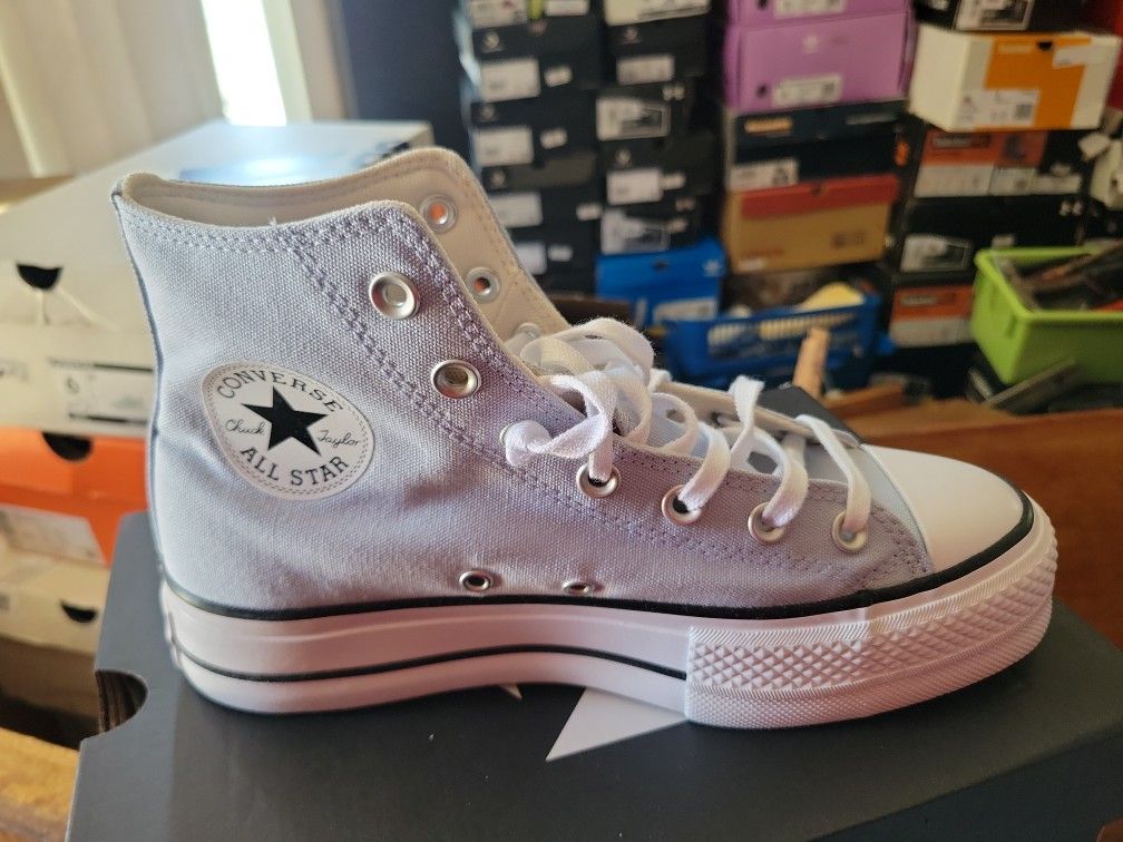 Converse Size 8 Women