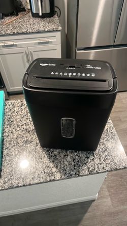 Amazon Basics black paper shredder