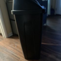 Kitchen Trash Can With swing lid 