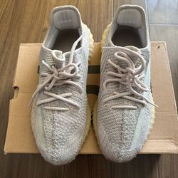 Yeezy men Size 9