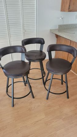 3 Bar Stools