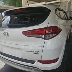 White 2017 HYUNDAI TUCSON 1.6T 4WD